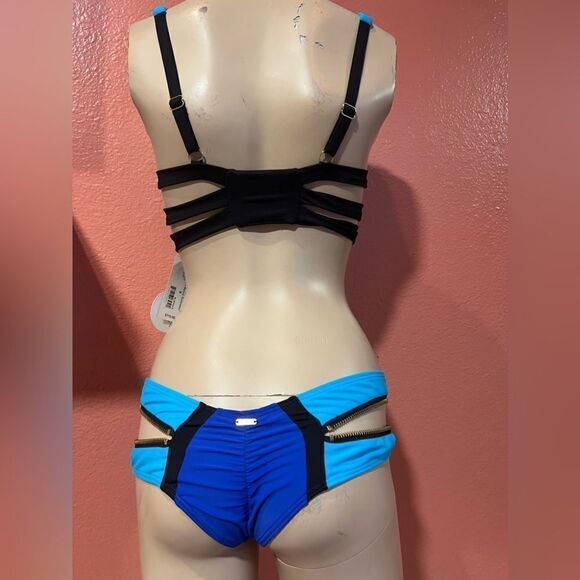 BEACH BUNNY SWIMWEAR.. - Picture 4 of 10